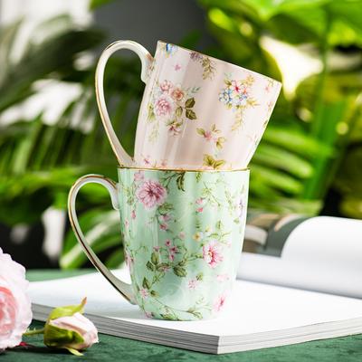 Taza de Café de Porcelana de Hueso Europea 400ml Cerámica Taza de Agua para Pareja Exquisita Flor Taza de Té de Flores para el Té de la Tarde Taza de Desayuno para el Hogar