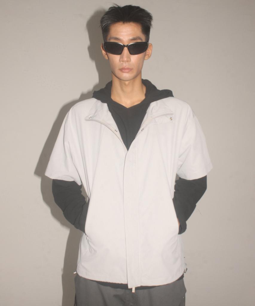 Placestudioman Authentic Light Diagonal Cut Point High-Neck Nylon Windbreaker Short Sleeve Jacket [Gray]