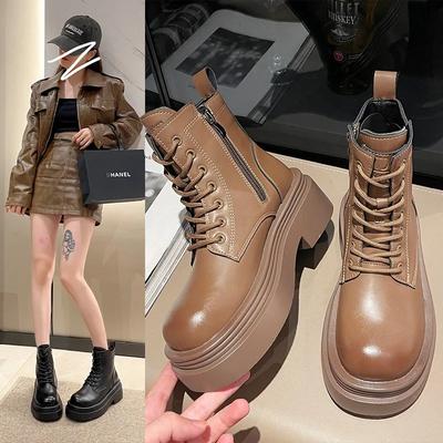 Botas Curtas de Bico Grosso Femininas 2024 Outono/Inverno Novo Estilo Britânico Retrô Cano Alto Bico Grande Botas de Motociclista