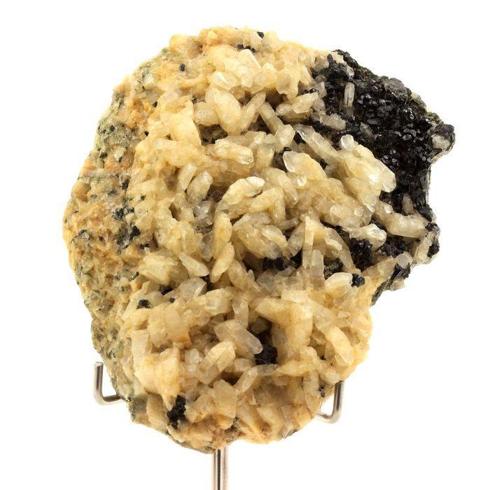 Pierres et Minéraux. Albite + Epidote. 2285.0 ct. Saint-Véran, Hautes-Alpes, France.