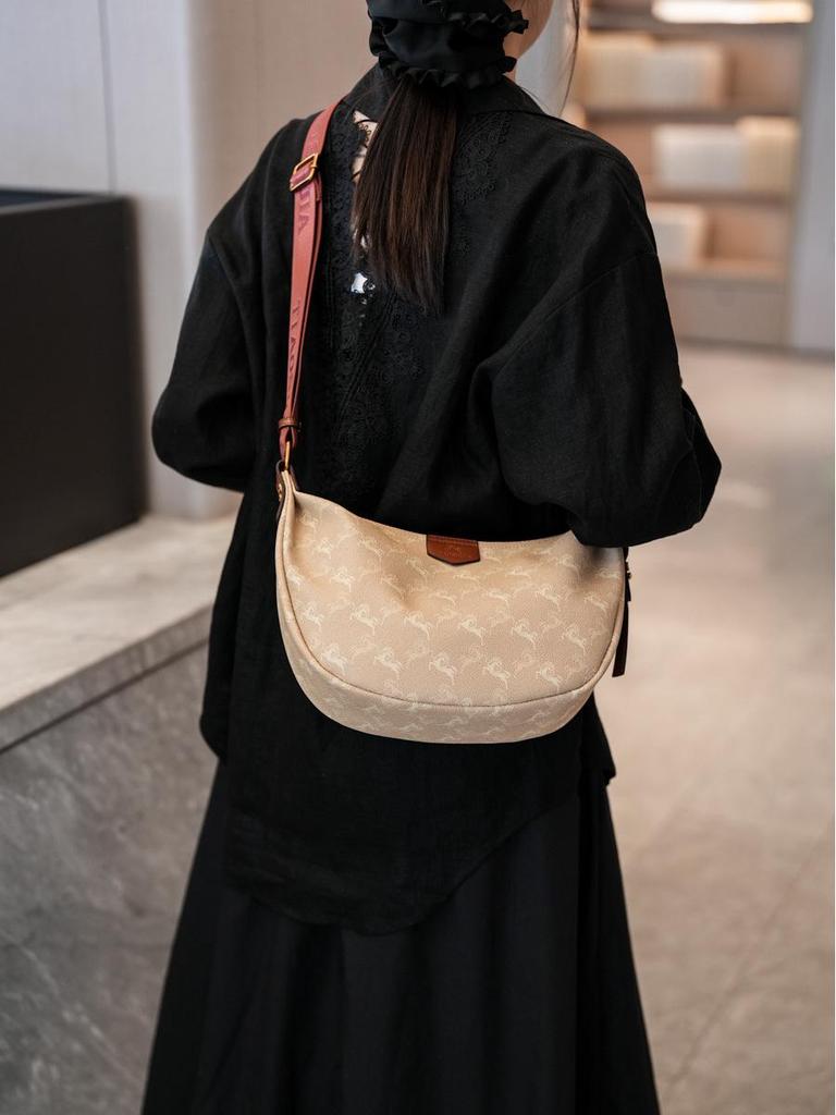 High-Capacity Women's Crossbody Dumpling Bag 2025: Versatile & Stylish Quality Design