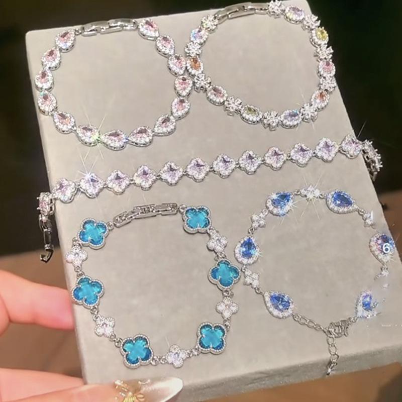 Bracciale Quadrifoglio Zircone Cuore - Gioiello Elegante e Versatile per Donna