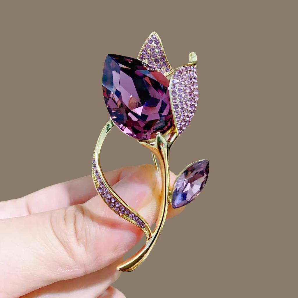 Evropská křišťálová fialová brož tulipán - Vynikající a elegantní dámská ozdobná spona na kabáty a bundy