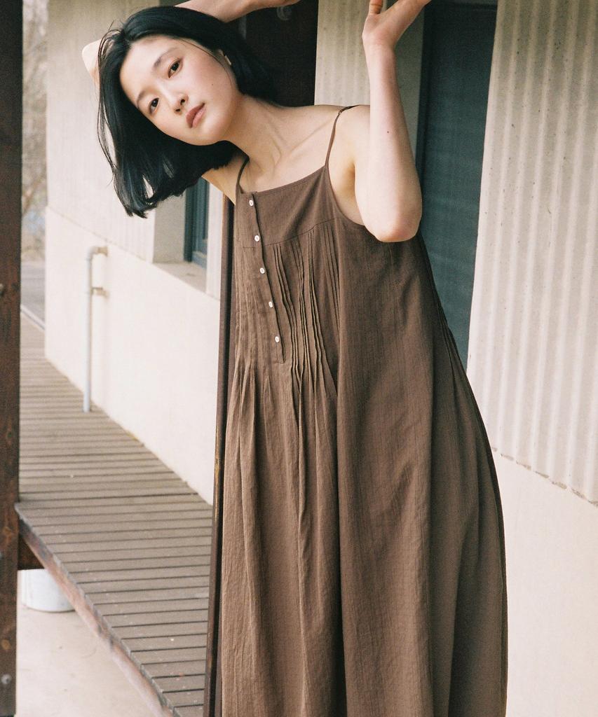 Step Around Pintuck Button Slip Dress_Brown