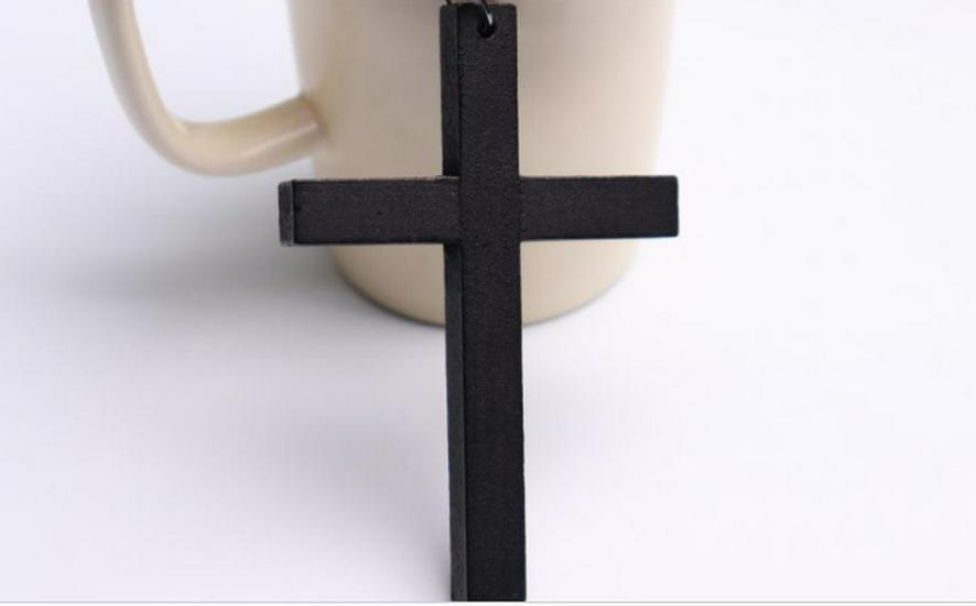 

Women s Retro Wooden Cross Necklace - Versatile Clavicle Choker and Sweater Chain Jewelry