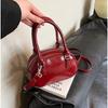 Red Retro Small Bag 2024 New Women's Bag Spring and Summer Popular Shoulder Messenger Bag Portable Commuter Bag