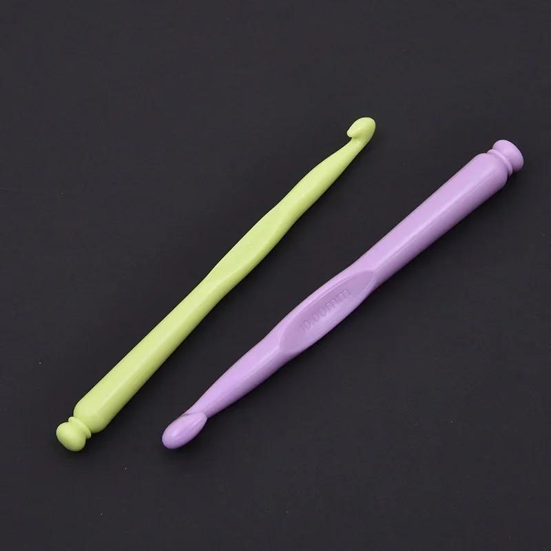 A Set of 12 Sets of DIY Knitting Crochet Tools for Knitting, Plastic Crochet Needles, Plastic Colored Aluminum Crochet Needles