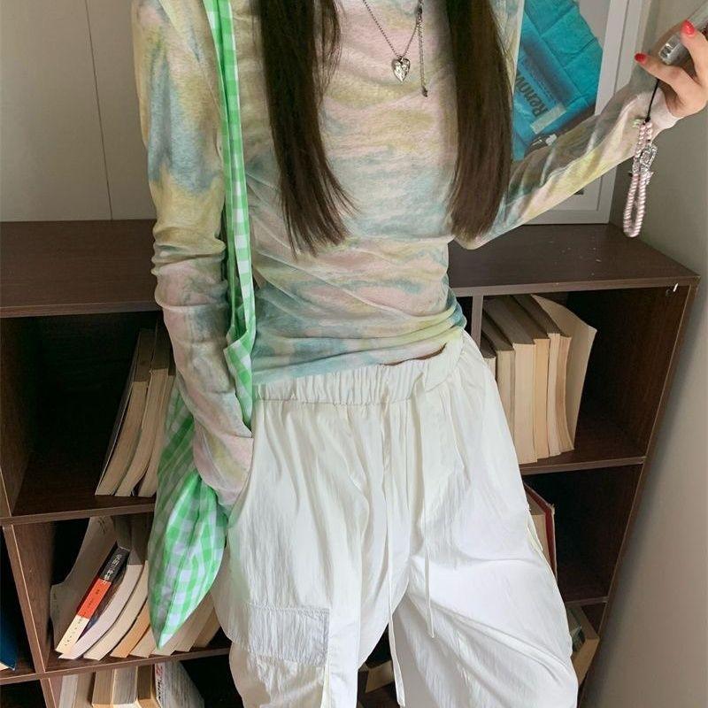 Koszulka z długim rękawem Spicy Girl Tie - Dye z siateczki z gradientowym nadrukiem i filtrem przeciwsłonecznym. Damski letni dopasowany cienki top z poczuciem designu i niszowym stylem