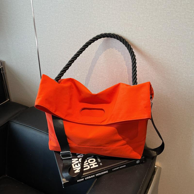 Casual big bag women's new popular lightweight shoulder bag large capacity messenger bag class commuter bag