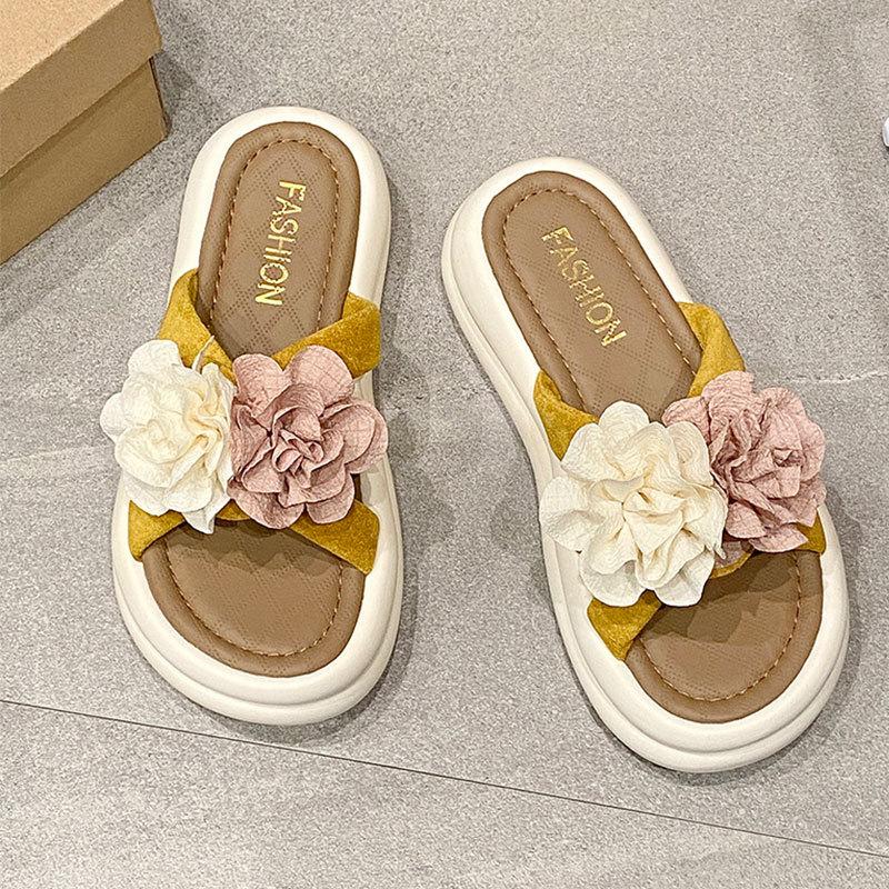 Fashion fairy 2025 one word cool summer new female summer versatile beach muffin soft bottom flower one word slippers