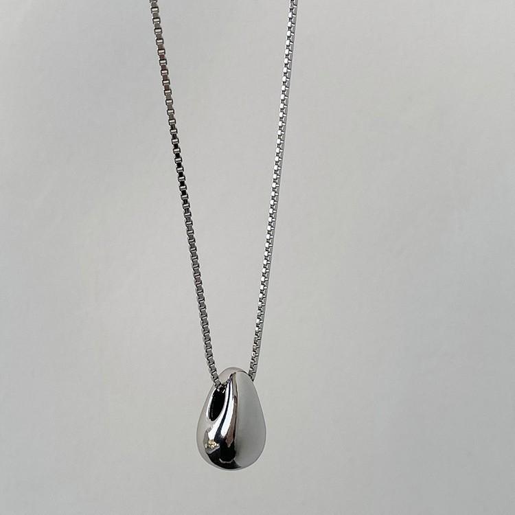 Minimalist style and color retention, adjustable pull-out smooth surface metal water drop necklace, autumn and winter neck chain, sweater chain.