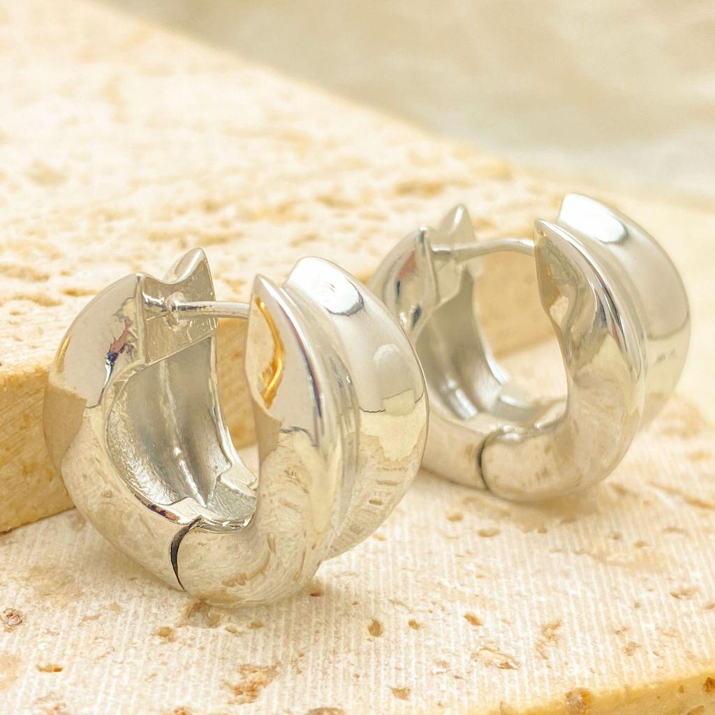 Minimalistické geometrické široké náušnice a manžety