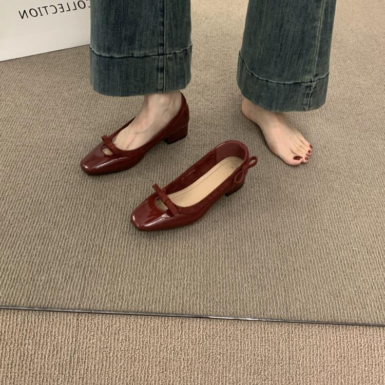 French Thick Heel Bow Gentle Wind Evening Shoes Women's 2025 New Versatile Commuter One Pedal Patent Leather Shoes