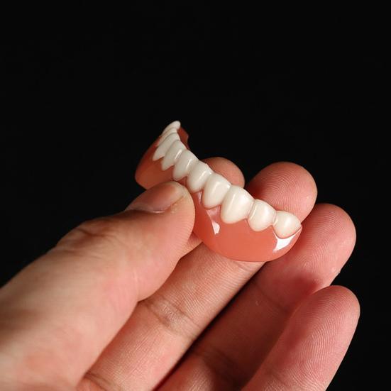 Yousheng Natural Shade Cosmetic Teeth Cover Comfortable Silicone Freedom to Smile Fake Teeth Cover for Dance Hall
