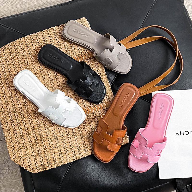 Slippers Women's Outer Wear New Summer Fashion Versatile Flat Bottom One-word Beach Travel Sandals