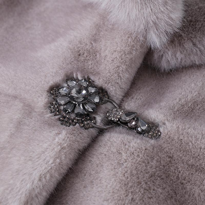 Luxurious Winter Faux Fur Coat for Women Thick Warm Outerwears Elegant Middle-aged Woman Fur Jacket