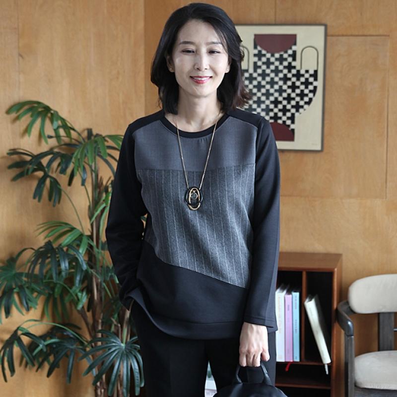 Shiz Madam Modern Diagonal Line Three Color T shirT T57423