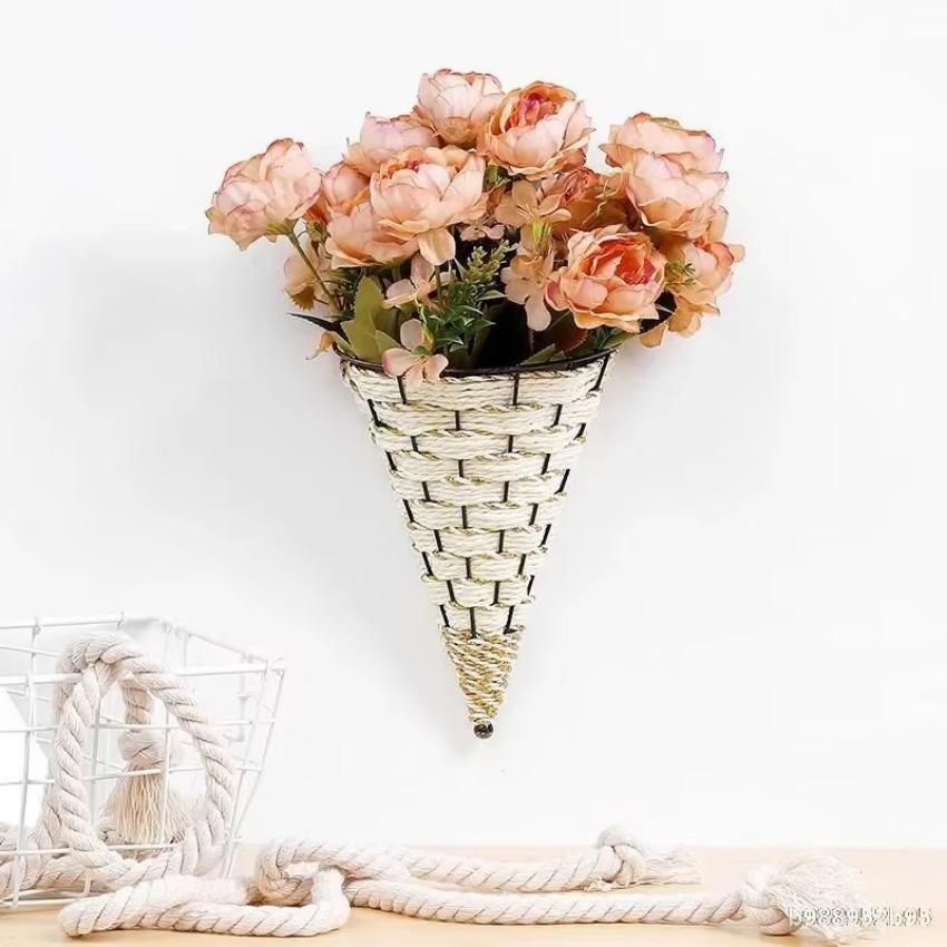 1Pcs Flower Basket Vase Rattan Wall Hanging Pot Planter Rattan Vase Basket Decor Wall-mounted Wrought Iron Natural Wicker