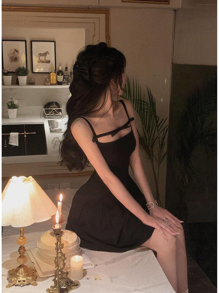 Darling Black Spaghetti Strap Bowknot Dress: Women's Sensual Design Long Skirt