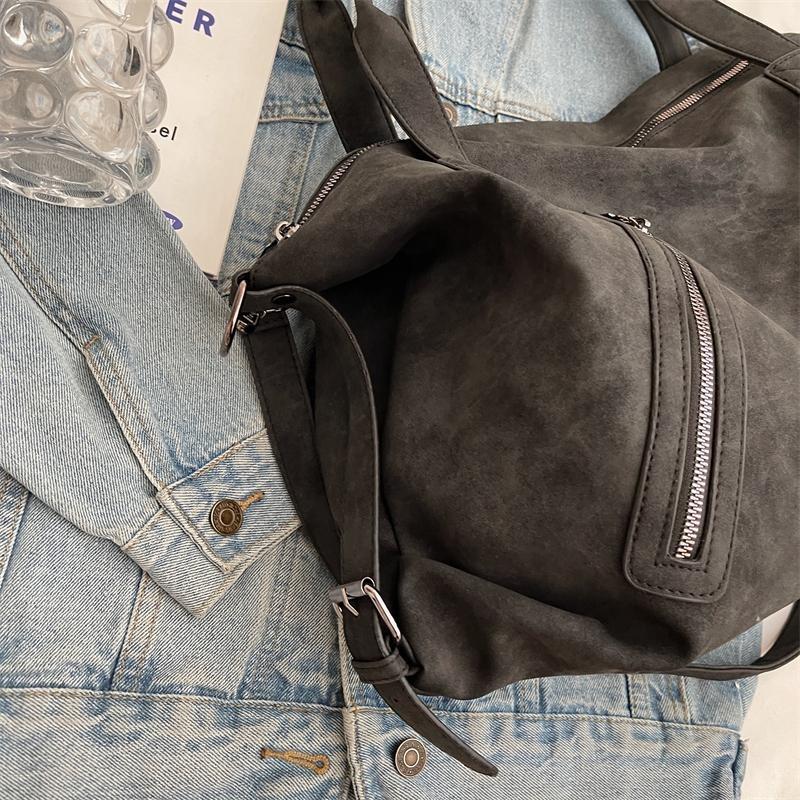 Retro Women's Leather Handbag Large Capacity Travel Crossbody Bag Vintage Shoulder Bag for Daily for Daily Commute Work Shopping and Weekend Outings