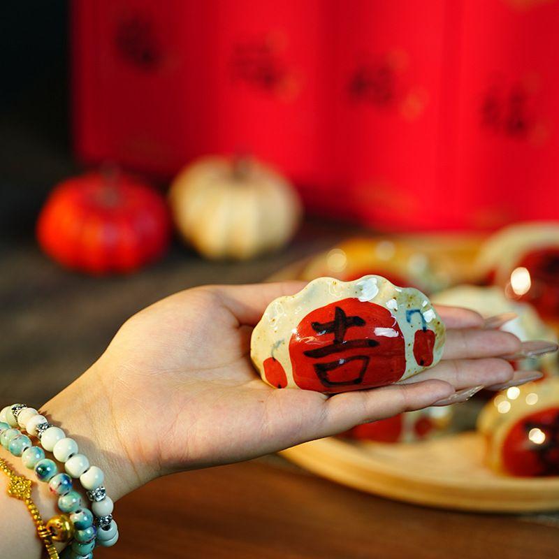 Red ornament niche high-end ceramic Jingdezhen porcelain antique ornament exquisite ceramic wedding dumplings