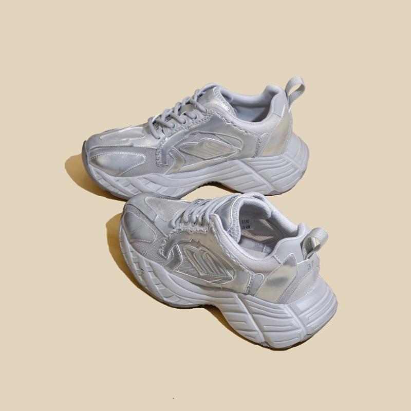 

Женские кроссовки на толстой подошве, новая летняя дышащая сетка, легкие, с мягкой подошвой, спортивная и повседневная обувь для женщин 40 серебряный серый