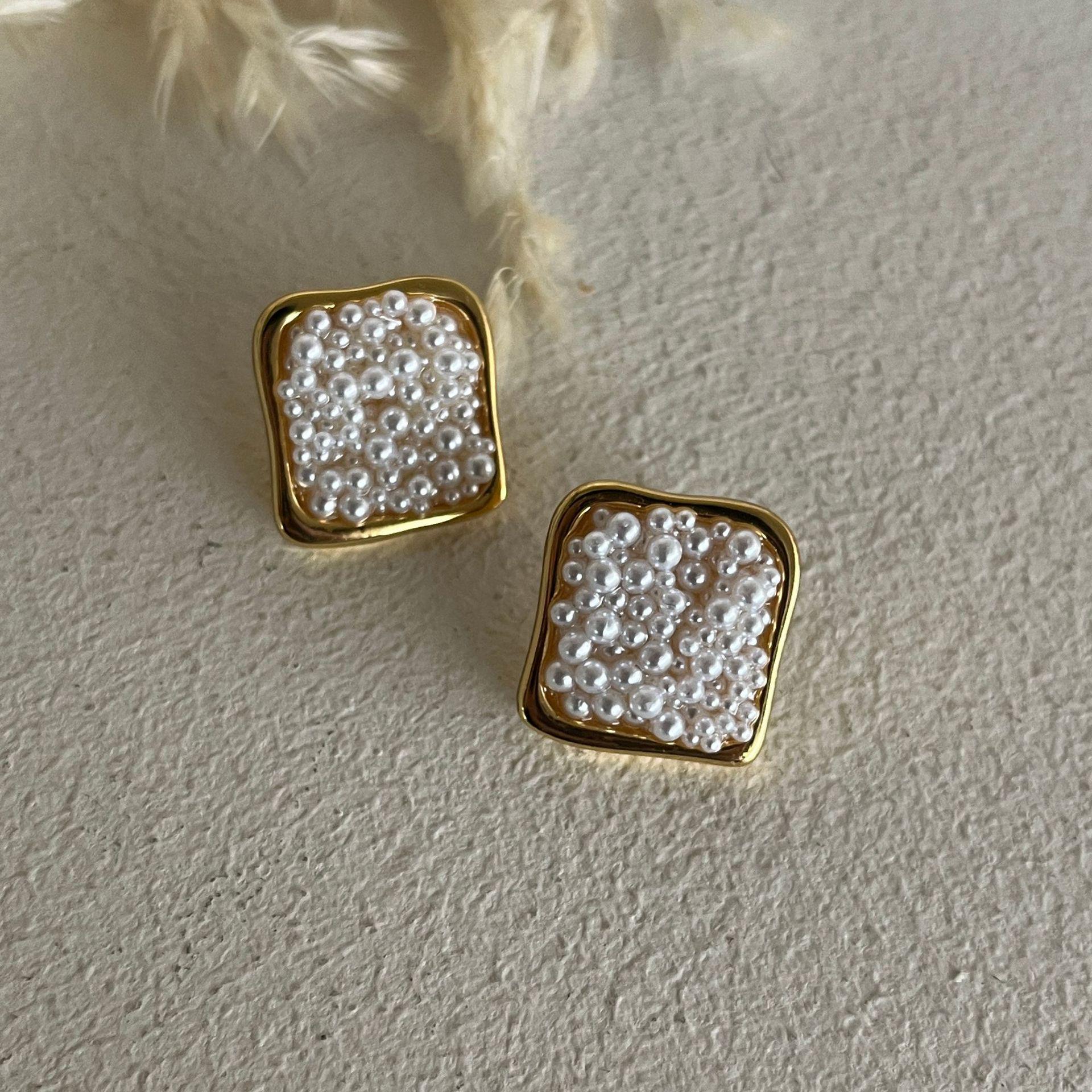 

Корейские геометрические серьги-пусеты с белым жемчугом - Минималистичные, высококлассные, для законодателей моды