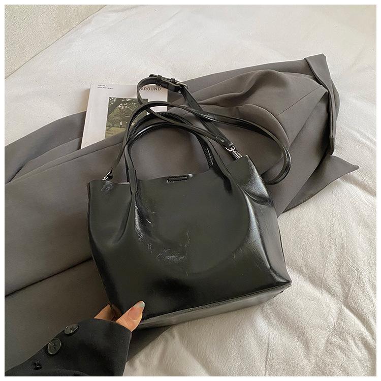 

Простая портативная сумка-ведро женская зимняя новая текстурированная высокоценная сумка на плечо подмышку