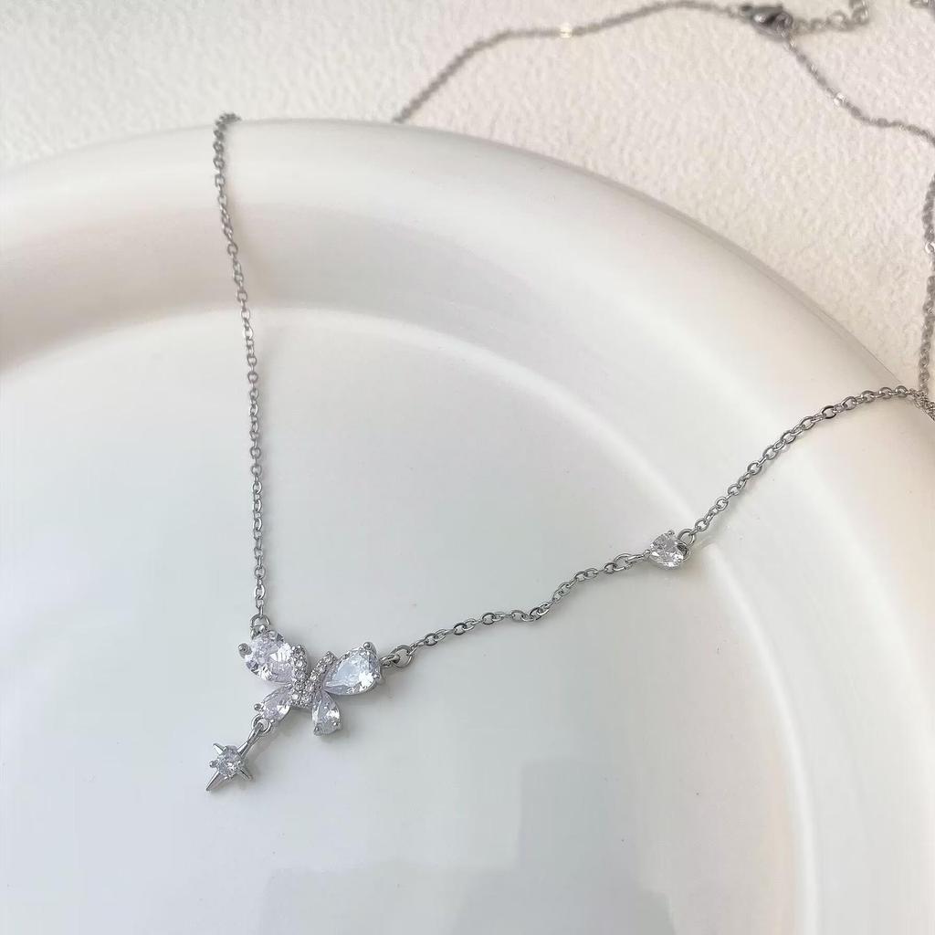 Elegant Forest-Style Butterfly Necklace: Niche Design with Small Cubic Zirconia, Fashionable and Versatile Clavicle Chain for Ladies.