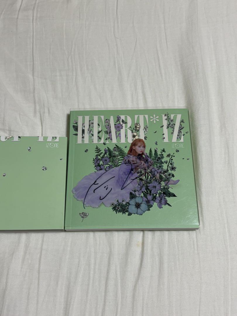 

[БУВШИЙ У ВЖИВАННІ] HEART*IZ IZ*ONE альбом з автографом Міявакі Сакури