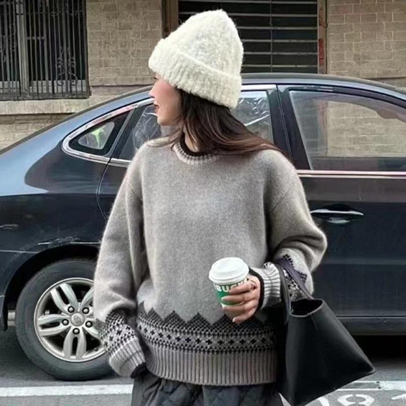 Women's Warm Autumn/Winter Jacquard Knit Wool Sweater - Round Neck, Loose Fit, Slimming Base Layer Outerwear