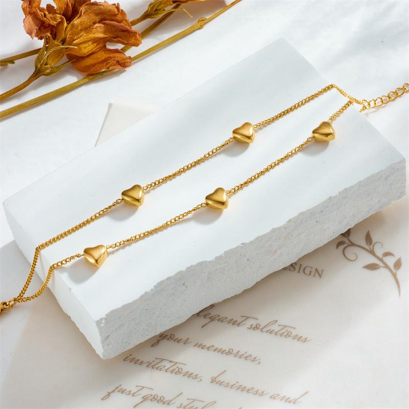Stylish and unique design, double-layer chain heart-shaped bracelet, simple, versatile, and sophisticated for everyday wear, made of titanium steel.