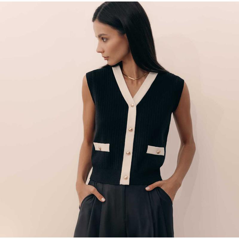 Early Autumn Knit Women Sweater Fashion V-neck Sleeveless Button Pocket Female Vests Loose Panelled Lady Vest