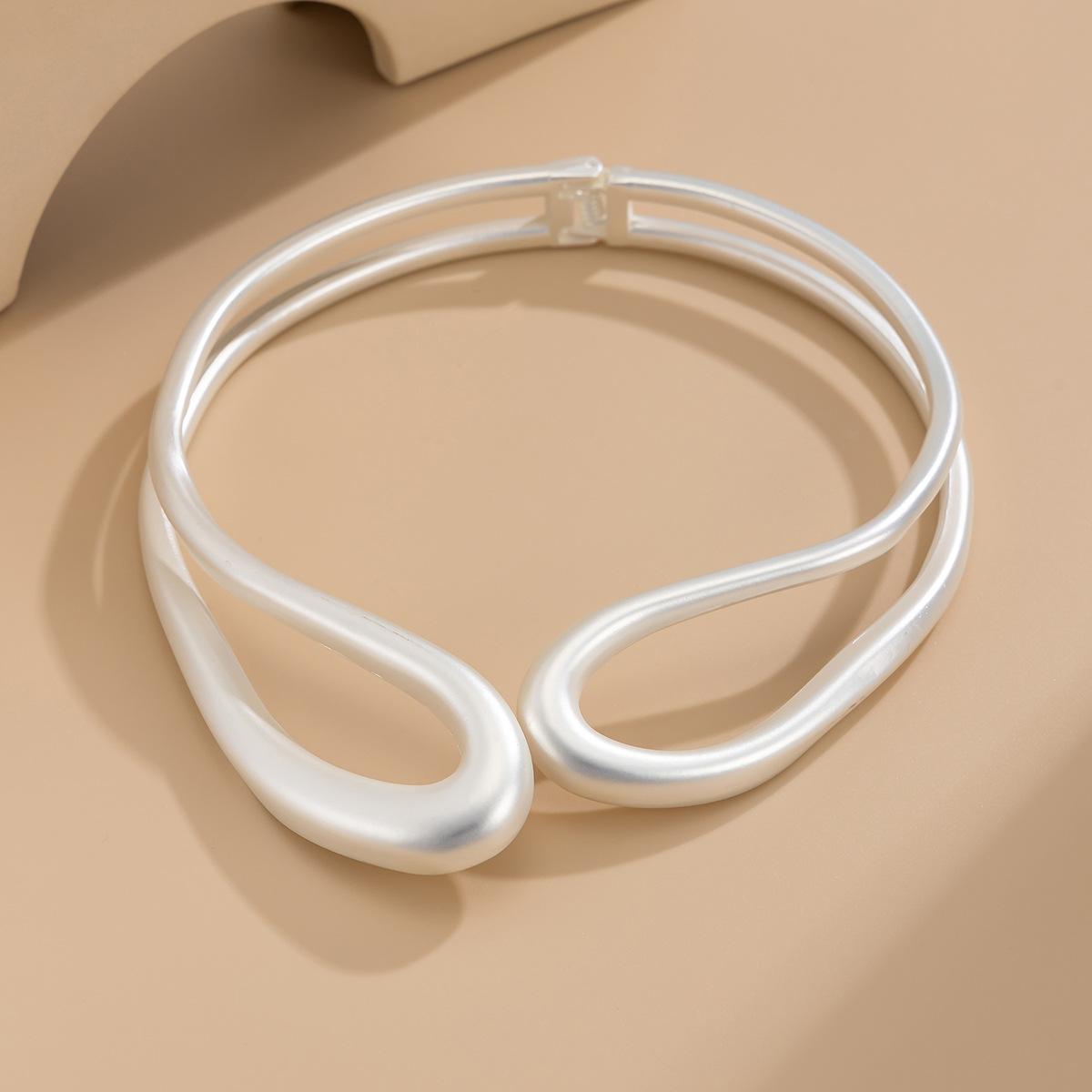 

Аксессуары простые модные нишевые многослойные воротники-чокеры с высоким чувством немого золота индивидуальность преувеличенное ожерелье