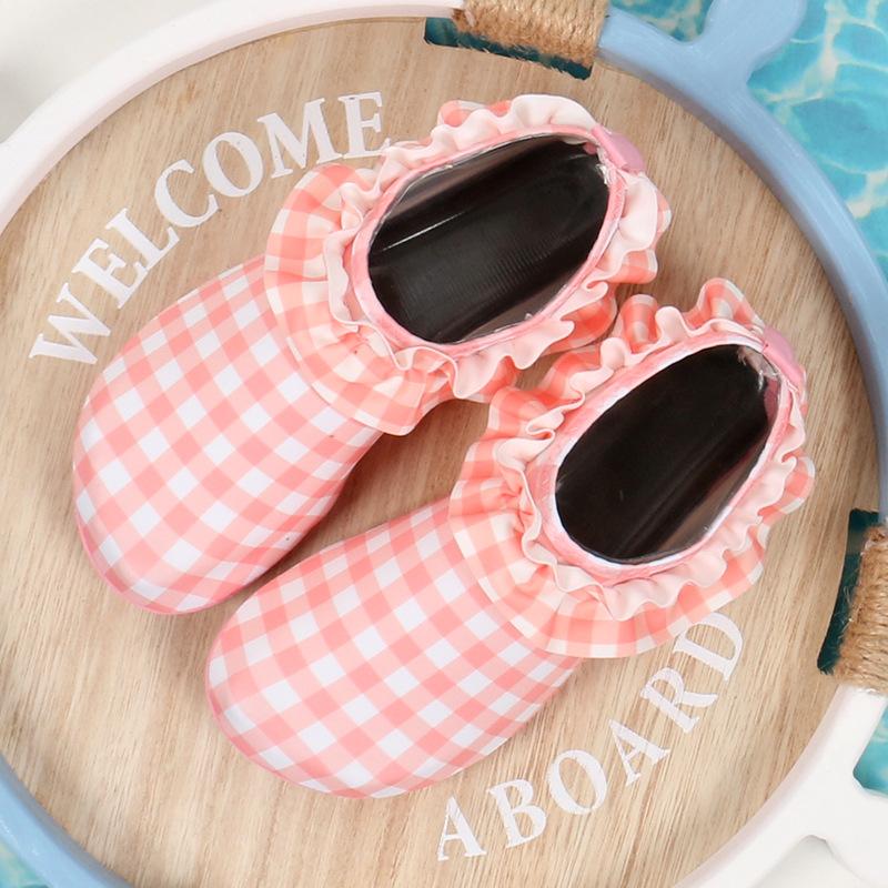 

Новая летняя удобная обувь для воды с мягкой подошвой, сандалии для девочек, быстросохнущая плоская обувь для отпуска, пляжная обувь, противоскользящая, милая мультяшная детская обувь 23-24insole13cm