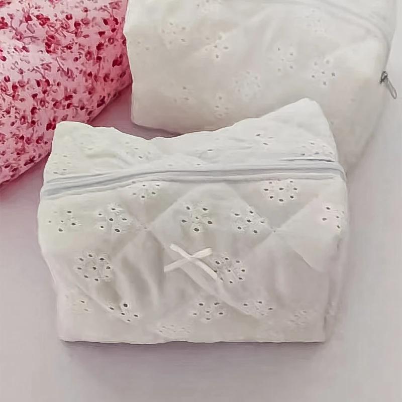 Elegant White Lace Makeup Bag, Quilted Bridal Cosmetic Pouch with Floral Embroidery Bow, Women's Travel Toiletry Gift Cosmetic