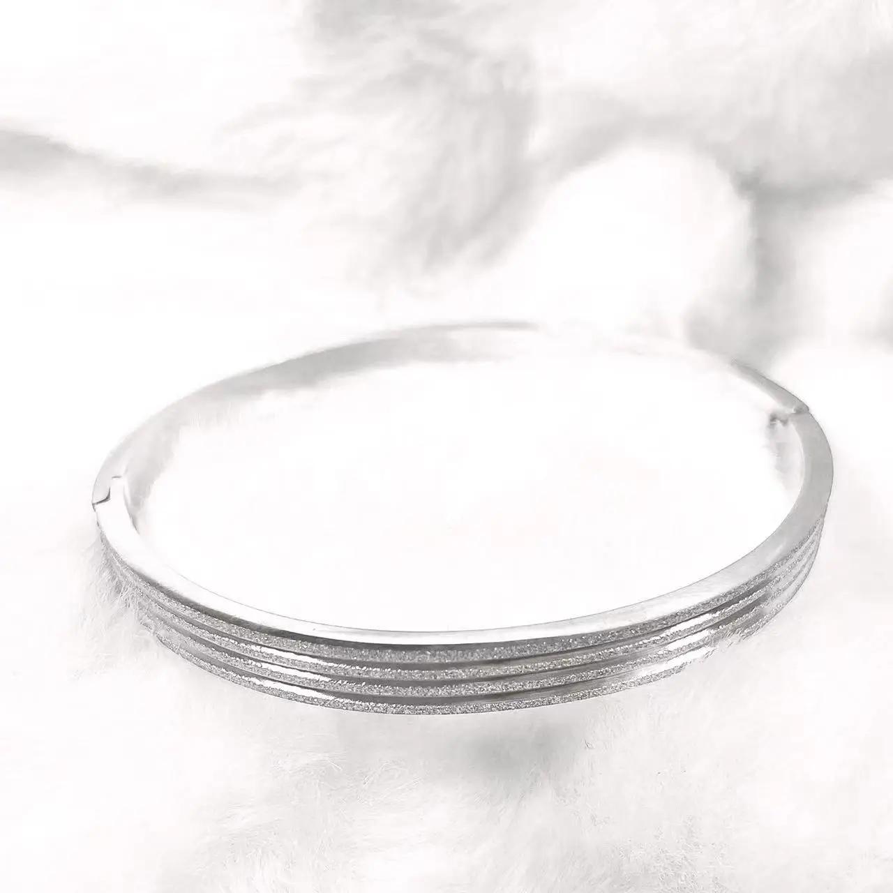 

New Titanium Steel Fashion Simple Gold Smooth Stripes Female Korean Version Imitation Gold Buckle Bracelet 18cm