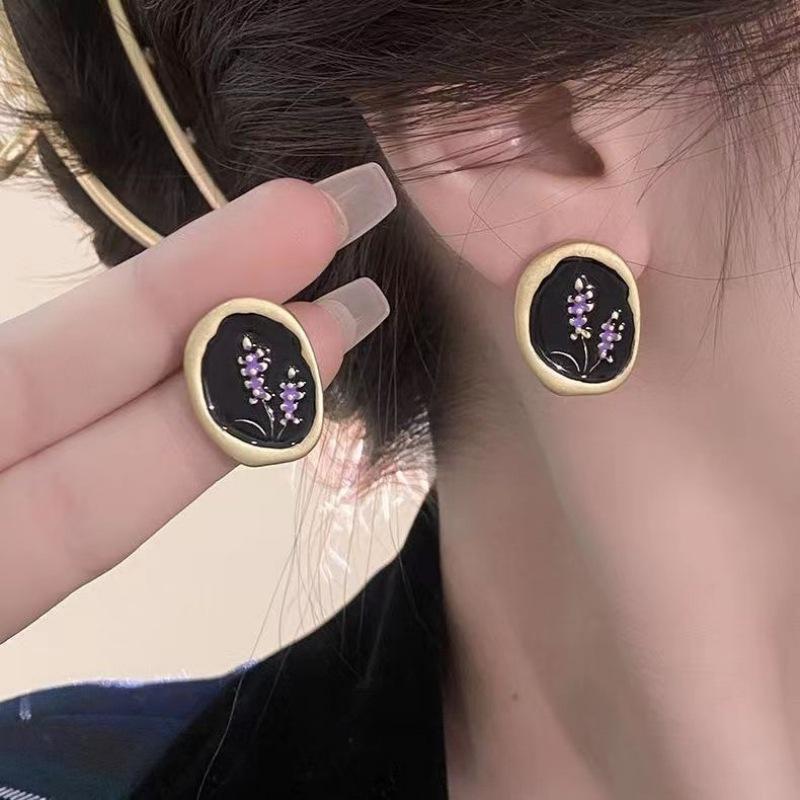 Retro Black Xiaoxiangfeng Stud Earrings Women's Fashion Elegance Temperament High-end Earrings Bow Love Versatile Earrings