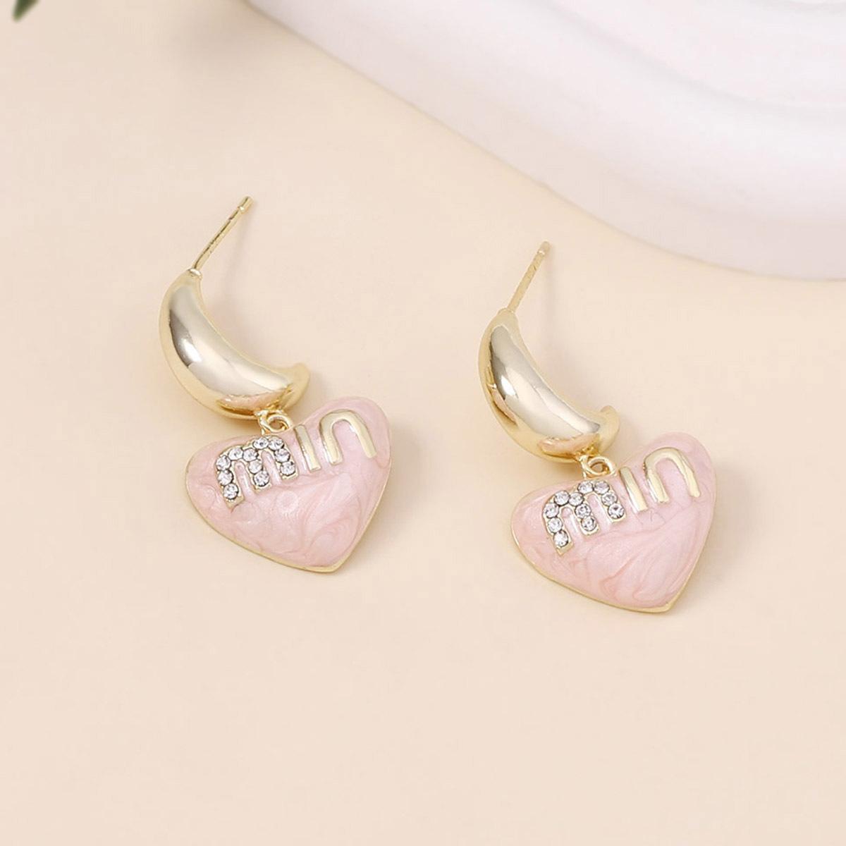 

French gentle pink MIN letter crescent moon inlaid zircon love earrings Elegant, smart and simple and versatile earrings рожевий