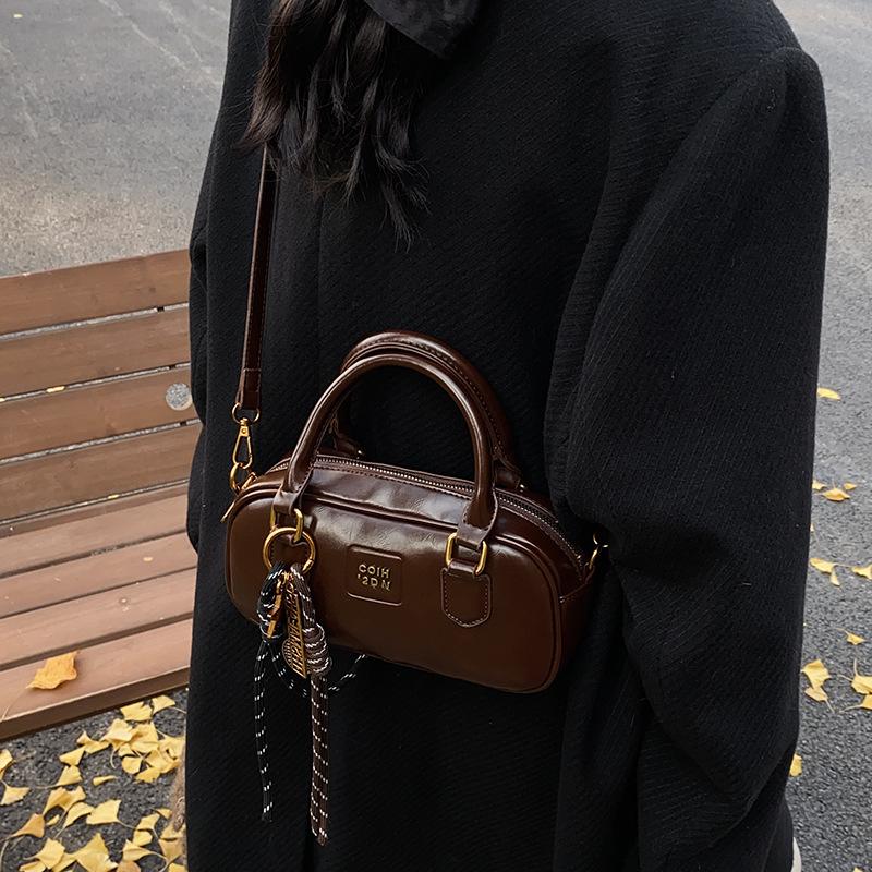 2025 Pillow Bag Women's Bowling Handbag Fashion Versatile Shoulder Bag Retro Messenger Bag