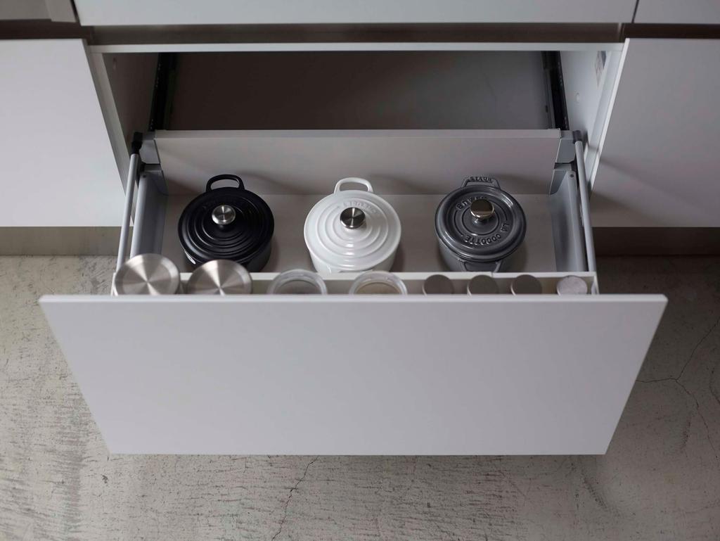 Yamazaki Tower Under-Sink Extendable Rack, Slim, White, Approx. W55.5-90 X D12.5 X H7.5cm, Kitchen Rack, Spice Rack, Under-Sink Storage, Product