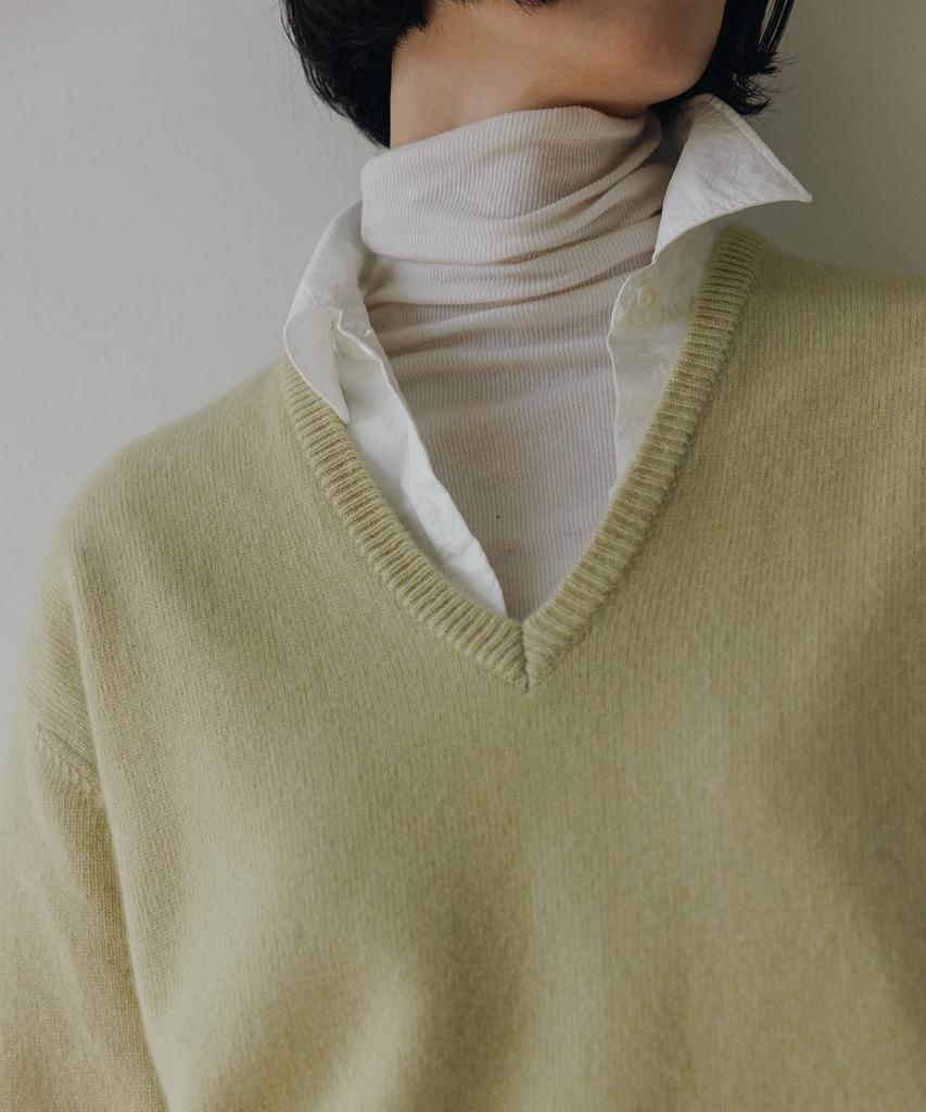 Beullaengkeulumumeon Over V-Neck Knit_Lime