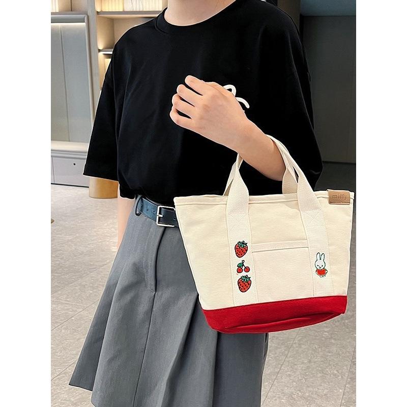 Year of the Rabbit Rabbit embroidery cute canvas bag Bao Ma out handbag shoulder bag office worker handbag