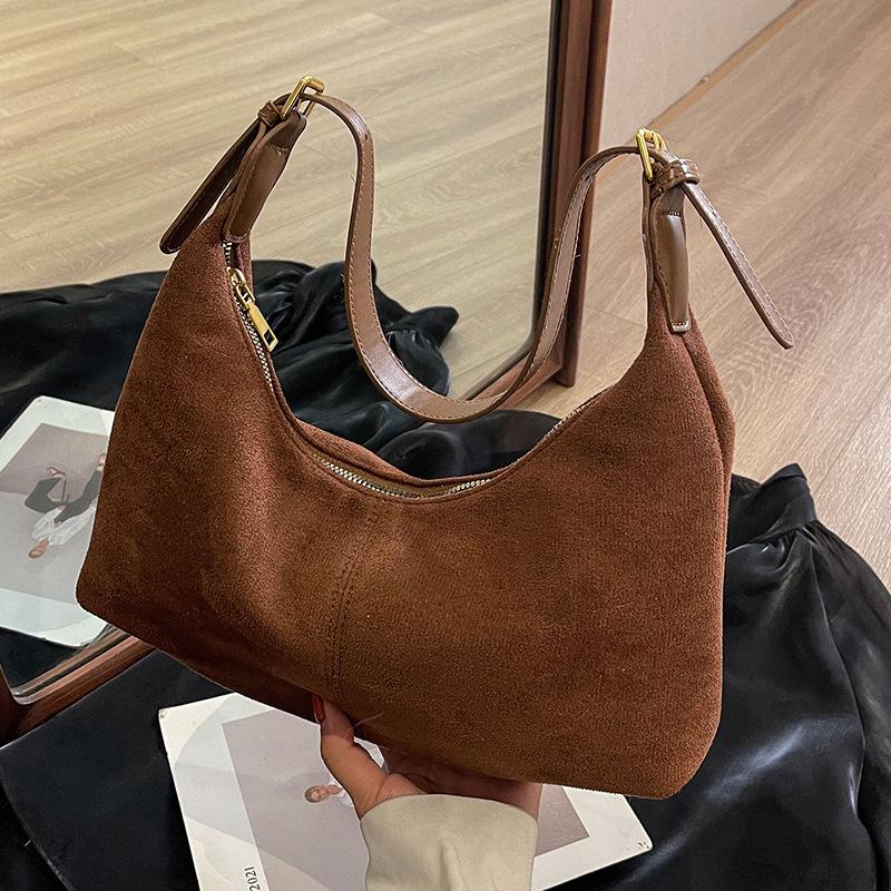 2023 Frosted Retro Women's Shoulder Bag - Large Capacity, Autumn/Winter Versatile Tote for Commuting.
