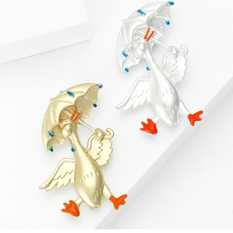 Lovely Duck Pin Sturdy Alloy Brooch For Girls Teens Fashion Lovers