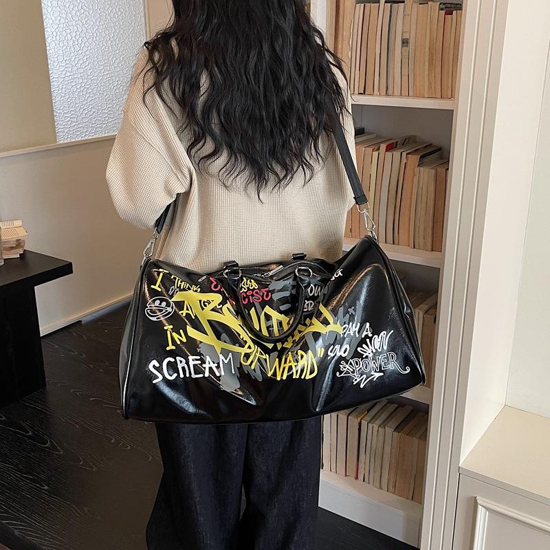 Duffel Bag mit Graffiti-Print, Griff und Schultergurt, Stilvolle Sport- und Reisetasche