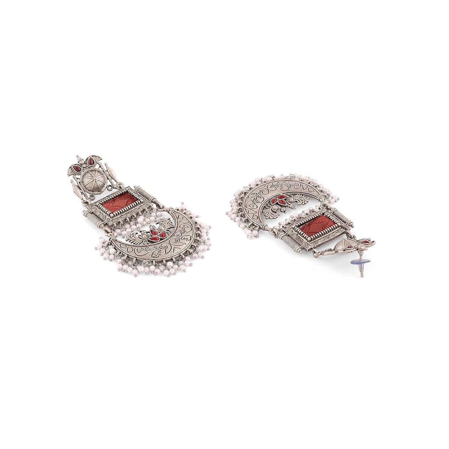 Традиционные женские серьги с подвесками из темно-бордового серебра с окисленными камнями — фото 4