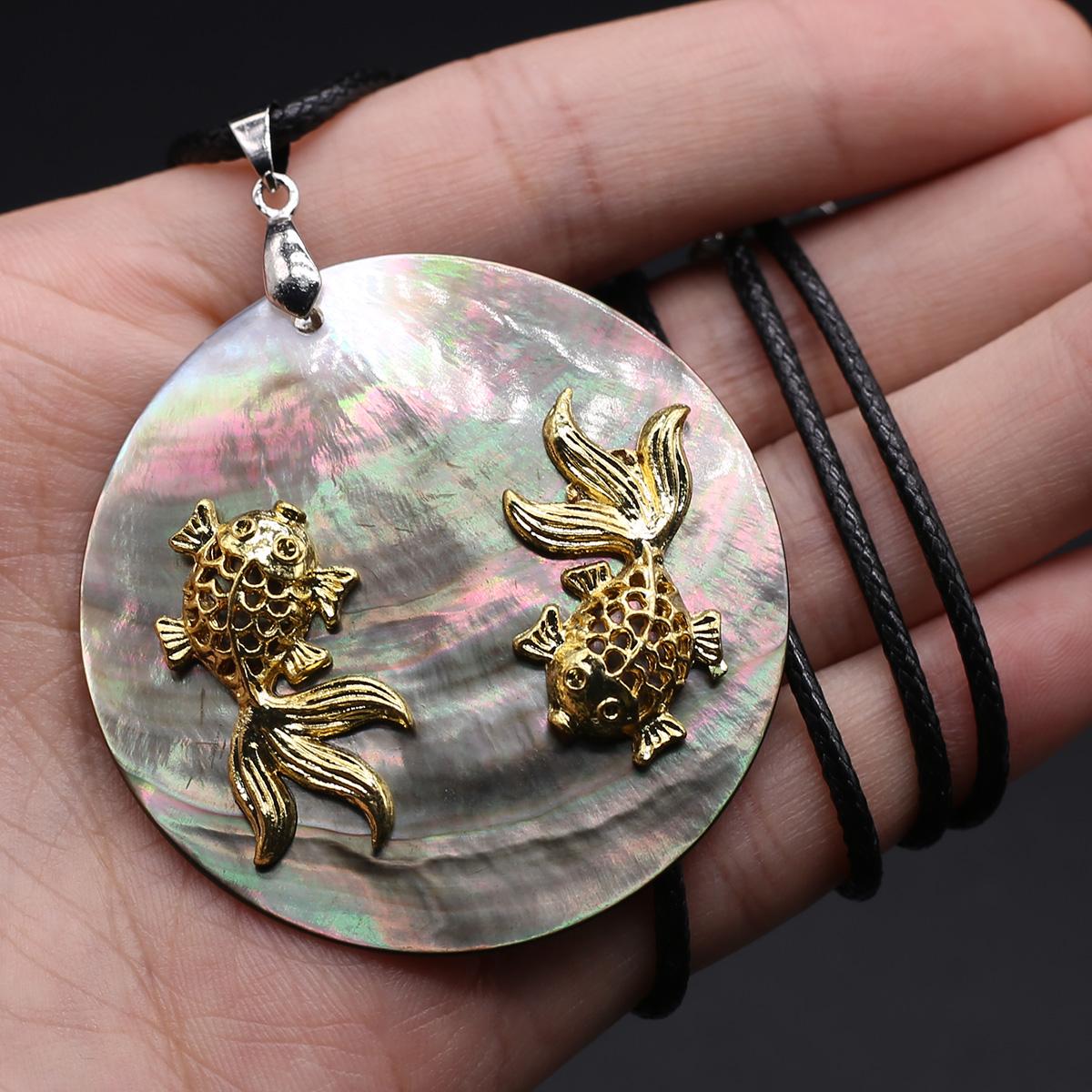 

1 шт., 2025 Вирусное Натуральное Черное Ракушечное Подвеска-Ожерелье с Рыбой Кои, Мистические Ручной Работы Круглые Шармы Цепочки Ожерелья для Женщин Мужчин Ювелирные Изделия, Тренд TikTok 1Pcs/50×50mm