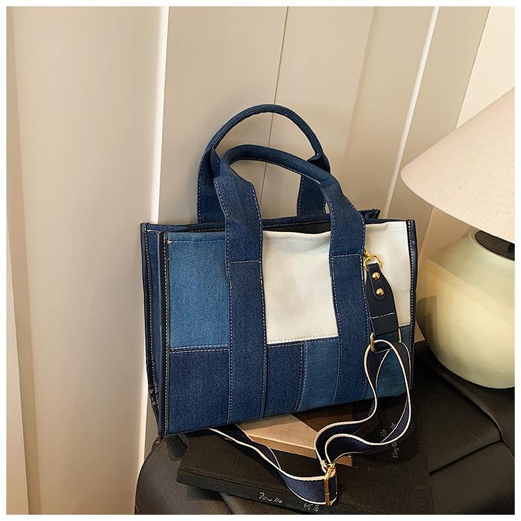 

Contrasting color splicing denim bag women s large-capacity new summer messenger bag casual portable tote bag білий