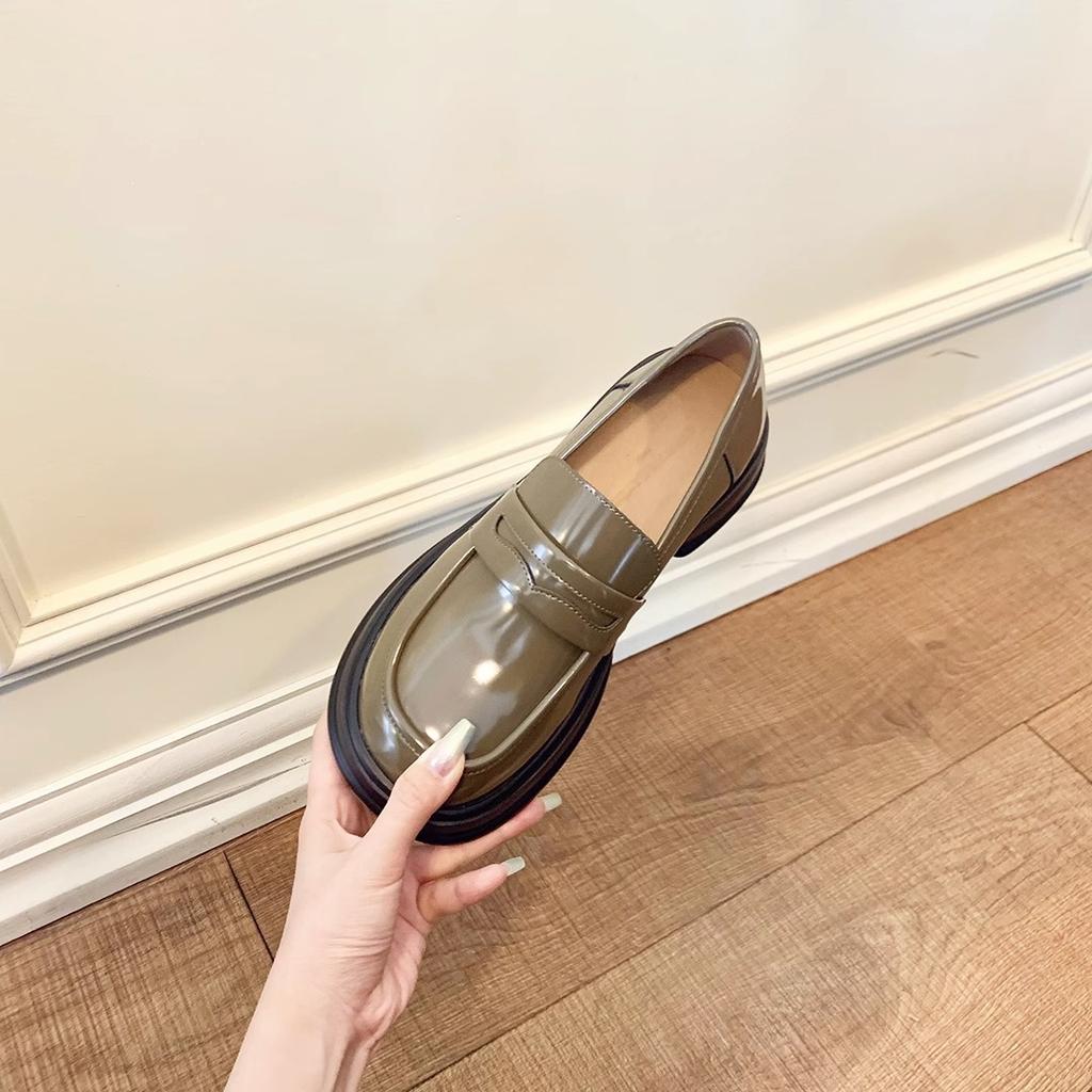 Boston College ~ Retro Round Toe Heightened Platform Soled Women's Small Leather Shoes